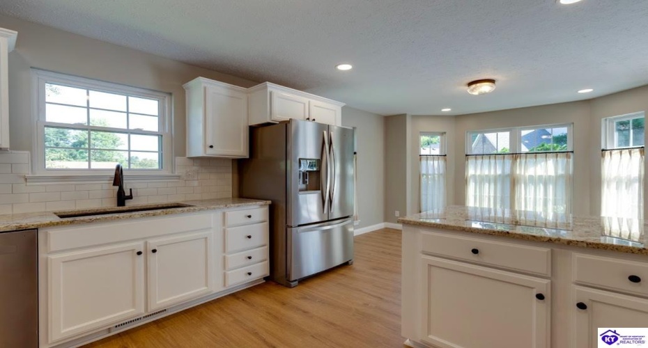 Oak Street, Elizabethtown, Kentucky 42701, ,3 BathroomsBathrooms,For Sale,Oak Street,HK24004351