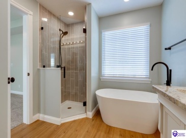 Oak Street, Elizabethtown, Kentucky 42701, ,3 BathroomsBathrooms,For Sale,Oak Street,HK24004351