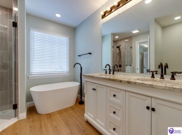 Oak Street, Elizabethtown, Kentucky 42701, ,3 BathroomsBathrooms,For Sale,Oak Street,HK24004351