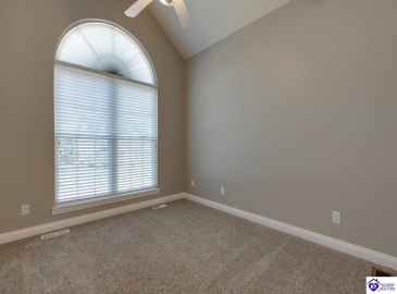 Oak Street, Elizabethtown, Kentucky 42701, ,3 BathroomsBathrooms,For Sale,Oak Street,HK24004351