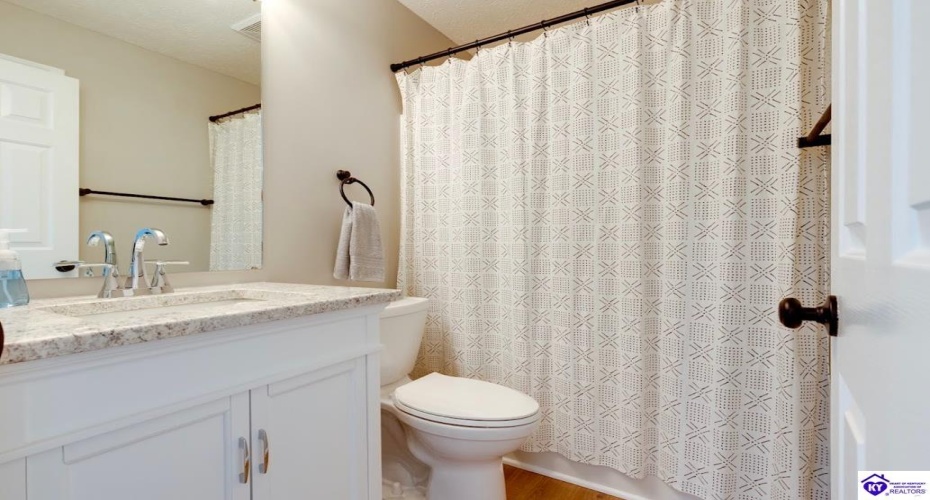 Oak Street, Elizabethtown, Kentucky 42701, ,3 BathroomsBathrooms,For Sale,Oak Street,HK24004351