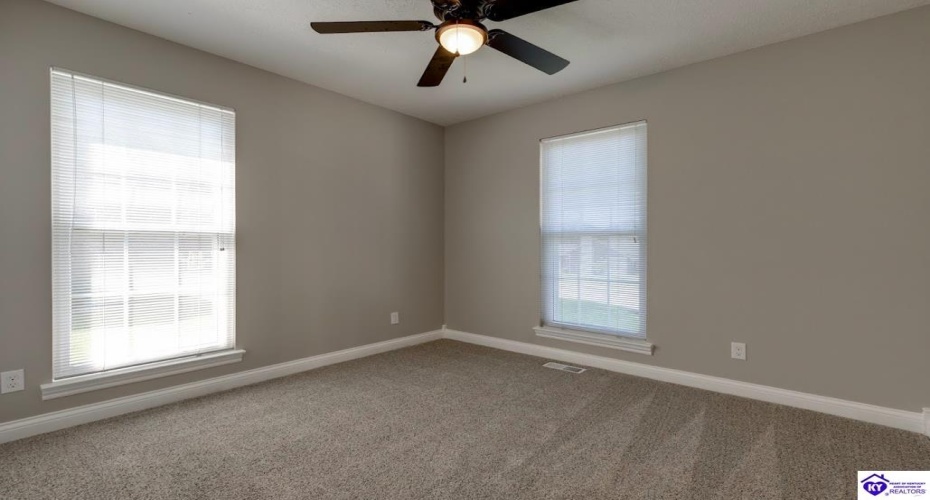 Oak Street, Elizabethtown, Kentucky 42701, ,3 BathroomsBathrooms,For Sale,Oak Street,HK24004351