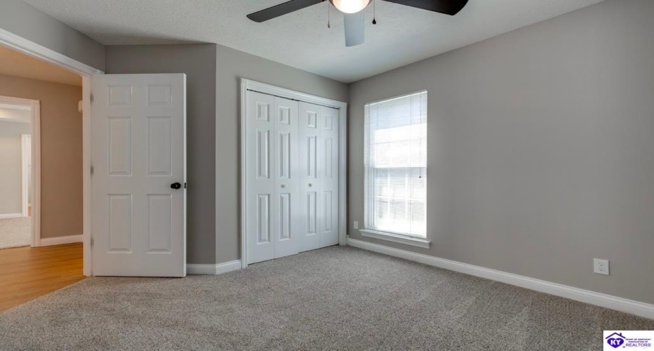 Oak Street, Elizabethtown, Kentucky 42701, ,3 BathroomsBathrooms,For Sale,Oak Street,HK24004351