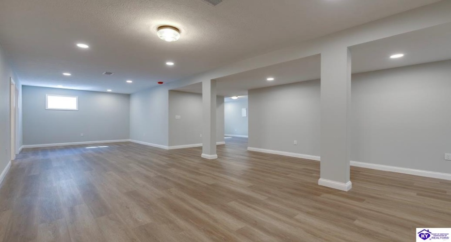 Oak Street, Elizabethtown, Kentucky 42701, ,3 BathroomsBathrooms,For Sale,Oak Street,HK24004351