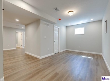 Oak Street, Elizabethtown, Kentucky 42701, ,3 BathroomsBathrooms,For Sale,Oak Street,HK24004351