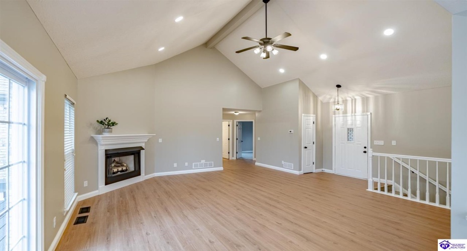 Oak Street, Elizabethtown, Kentucky 42701, ,3 BathroomsBathrooms,For Sale,Oak Street,HK24004351