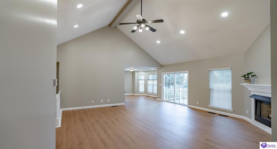 Oak Street, Elizabethtown, Kentucky 42701, ,3 BathroomsBathrooms,For Sale,Oak Street,HK24004351