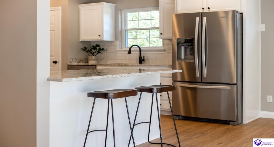 Oak Street, Elizabethtown, Kentucky 42701, ,3 BathroomsBathrooms,For Sale,Oak Street,HK24004351