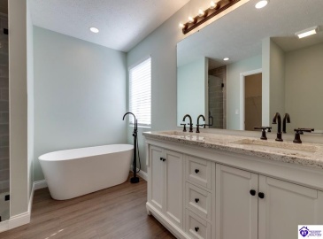 Oak Street, Elizabethtown, Kentucky 42701, ,4 BathroomsBathrooms,For Sale,Oak Street,HK24004352