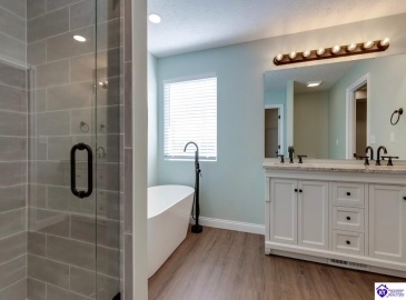 Oak Street, Elizabethtown, Kentucky 42701, ,4 BathroomsBathrooms,For Sale,Oak Street,HK24004352