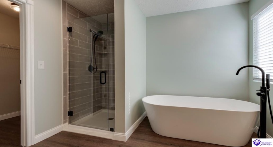 Oak Street, Elizabethtown, Kentucky 42701, ,4 BathroomsBathrooms,For Sale,Oak Street,HK24004352