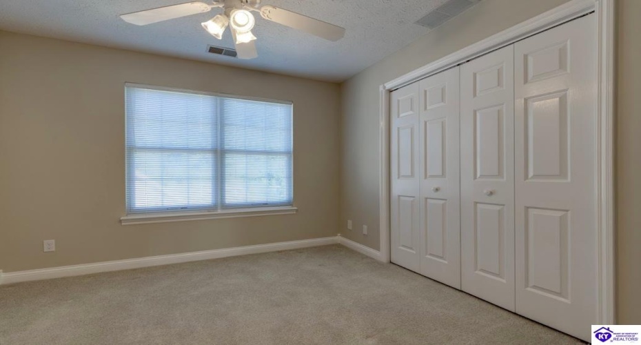 Oak Street, Elizabethtown, Kentucky 42701, ,4 BathroomsBathrooms,For Sale,Oak Street,HK24004352