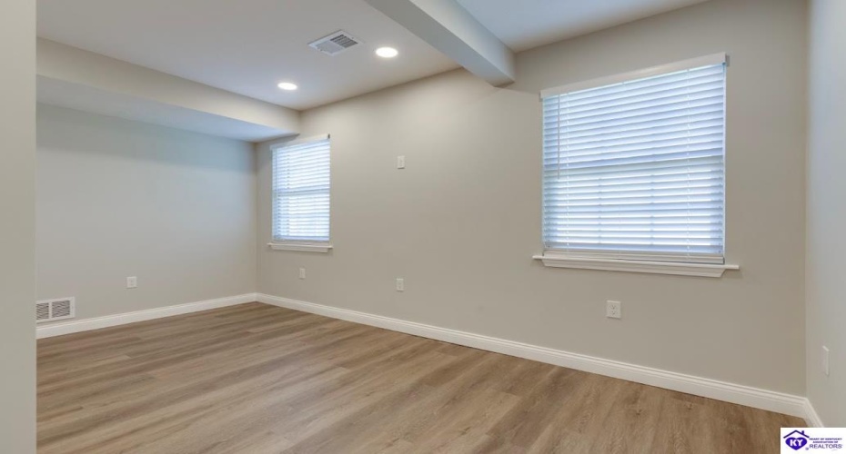 Oak Street, Elizabethtown, Kentucky 42701, ,4 BathroomsBathrooms,For Sale,Oak Street,HK24004352