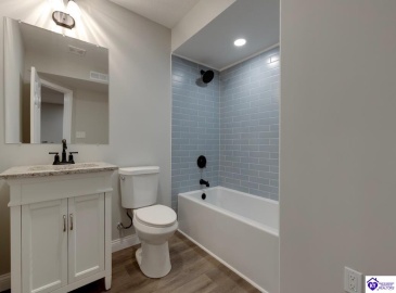 Oak Street, Elizabethtown, Kentucky 42701, ,4 BathroomsBathrooms,For Sale,Oak Street,HK24004352