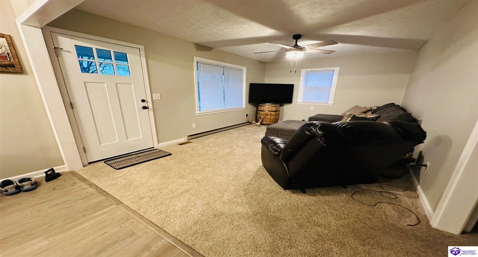 Cox Cemetery Rd, Campbellsville, Kentucky 42718, ,2 BathroomsBathrooms,For Sale,Cox Cemetery Rd,HK24004357