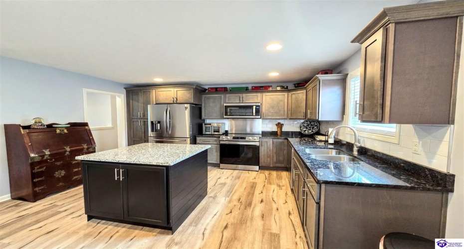 Sawgrass Avenue, Vine Grove, Kentucky 40175, ,3 BathroomsBathrooms,For Sale,Sawgrass Avenue,HK24002837