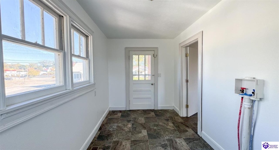 Bell Avenue, Campbellsville, Kentucky 42718, ,2 BathroomsBathrooms,For Sale,Bell Avenue,HK24003984