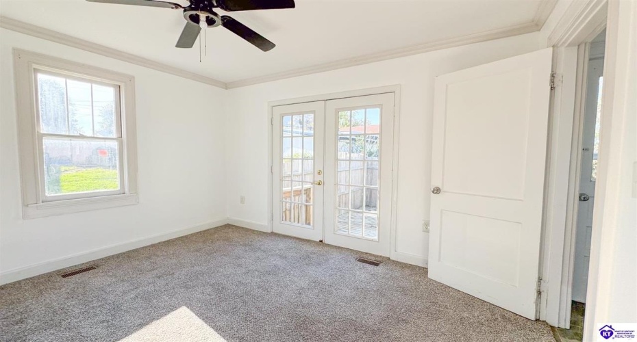 Bell Avenue, Campbellsville, Kentucky 42718, ,2 BathroomsBathrooms,For Sale,Bell Avenue,HK24003984