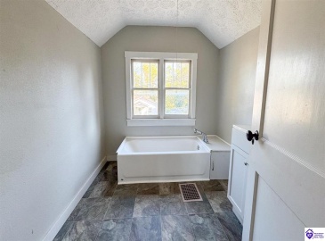 Bell Avenue, Campbellsville, Kentucky 42718, ,2 BathroomsBathrooms,For Sale,Bell Avenue,HK24003984