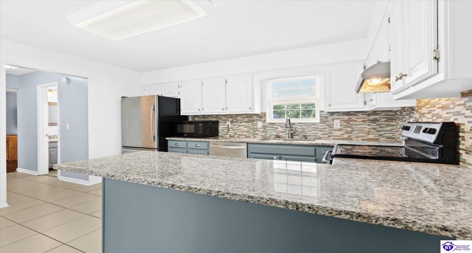 Oak Meadow Drive, Elizabethtown, Kentucky 42701, ,3 BathroomsBathrooms,For Sale,Oak Meadow Drive,HK24004362