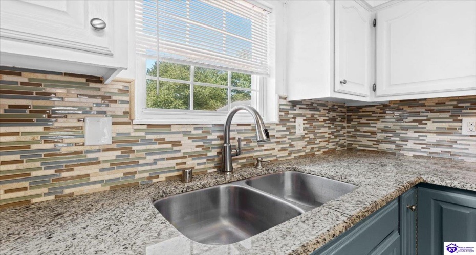 Oak Meadow Drive, Elizabethtown, Kentucky 42701, ,3 BathroomsBathrooms,For Sale,Oak Meadow Drive,HK24004362