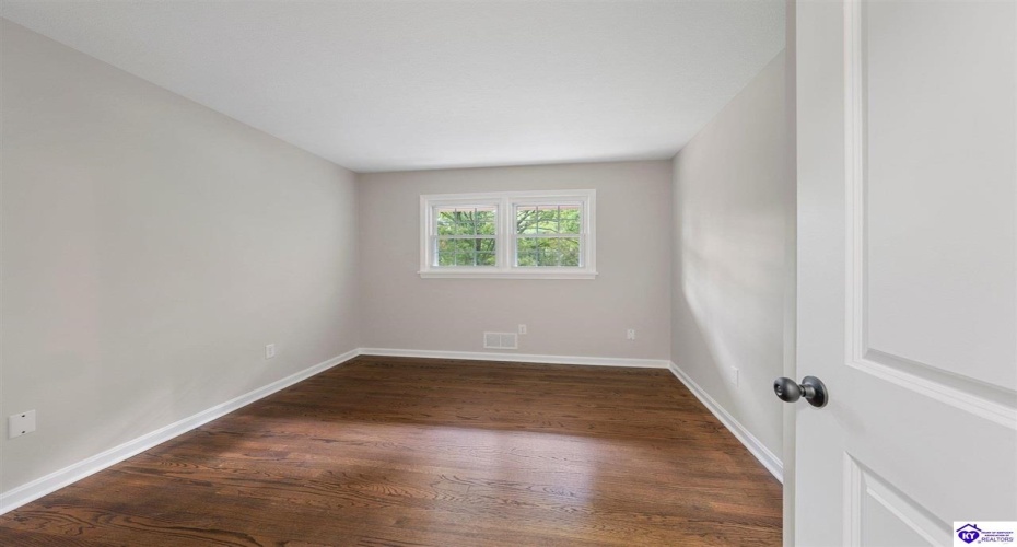 Cedar Ridge Rd, Bowling Green, Kentucky 42101, ,2 BathroomsBathrooms,For Sale,Cedar Ridge Rd,HK24004363