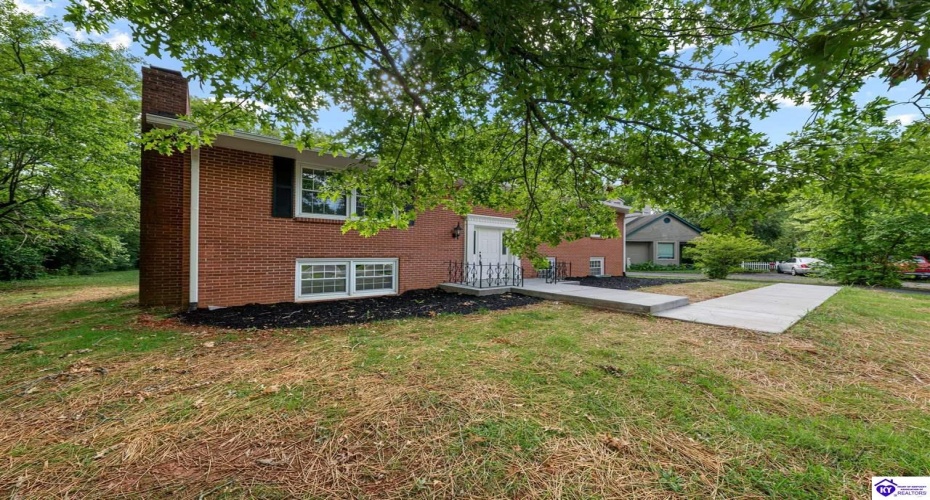 Cedar Ridge Rd, Bowling Green, Kentucky 42101, ,2 BathroomsBathrooms,For Sale,Cedar Ridge Rd,HK24004363