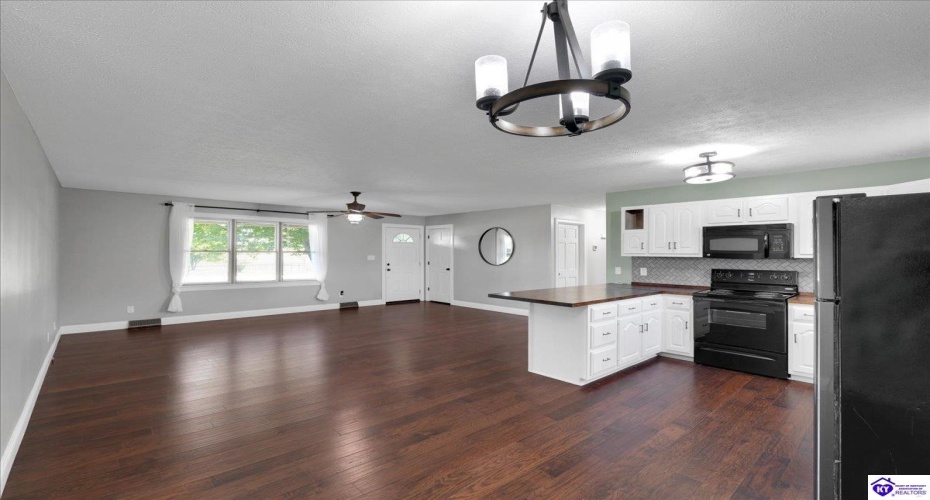 L and N Turnpike, Magnolia, Kentucky 42757, ,2 BathroomsBathrooms,For Sale,L and N Turnpike,HK24003467