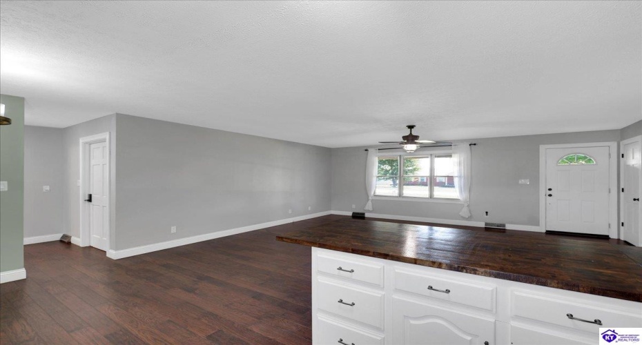 L and N Turnpike, Magnolia, Kentucky 42757, ,2 BathroomsBathrooms,For Sale,L and N Turnpike,HK24003467