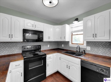 L and N Turnpike, Magnolia, Kentucky 42757, ,2 BathroomsBathrooms,For Sale,L and N Turnpike,HK24003467