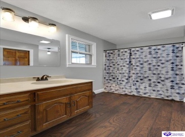 L and N Turnpike, Magnolia, Kentucky 42757, ,2 BathroomsBathrooms,For Sale,L and N Turnpike,HK24003467