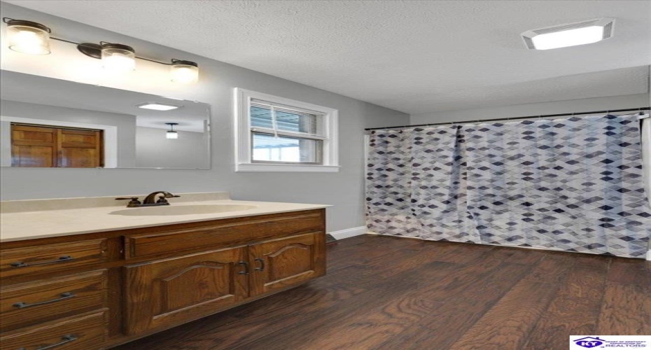 L and N Turnpike, Magnolia, Kentucky 42757, ,2 BathroomsBathrooms,For Sale,L and N Turnpike,HK24003467