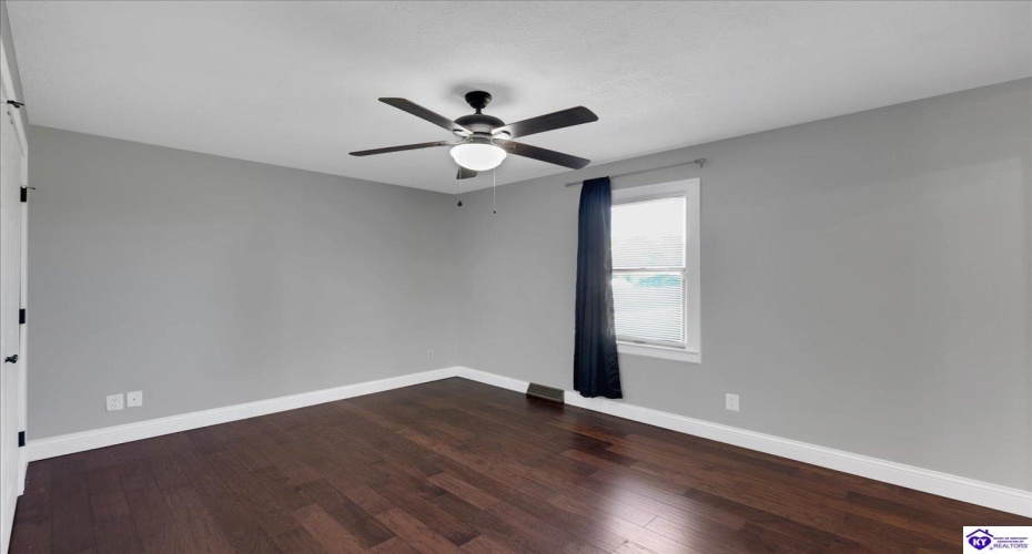 L and N Turnpike, Magnolia, Kentucky 42757, ,2 BathroomsBathrooms,For Sale,L and N Turnpike,HK24003467