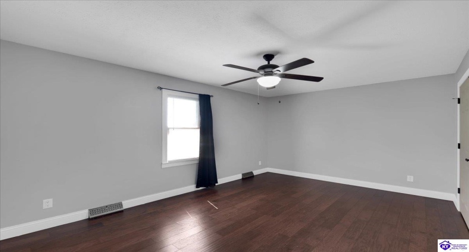 L and N Turnpike, Magnolia, Kentucky 42757, ,2 BathroomsBathrooms,For Sale,L and N Turnpike,HK24003467