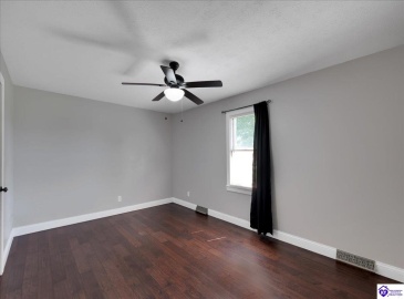 L and N Turnpike, Magnolia, Kentucky 42757, ,2 BathroomsBathrooms,For Sale,L and N Turnpike,HK24003467