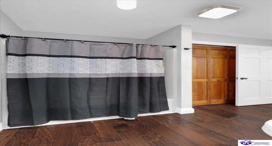 L and N Turnpike, Magnolia, Kentucky 42757, ,2 BathroomsBathrooms,For Sale,L and N Turnpike,HK24003467