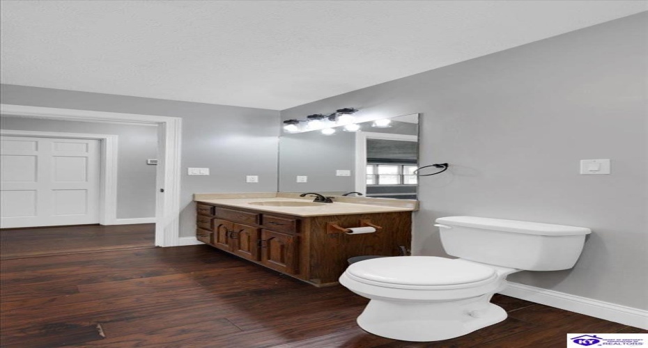 L and N Turnpike, Magnolia, Kentucky 42757, ,2 BathroomsBathrooms,For Sale,L and N Turnpike,HK24003467