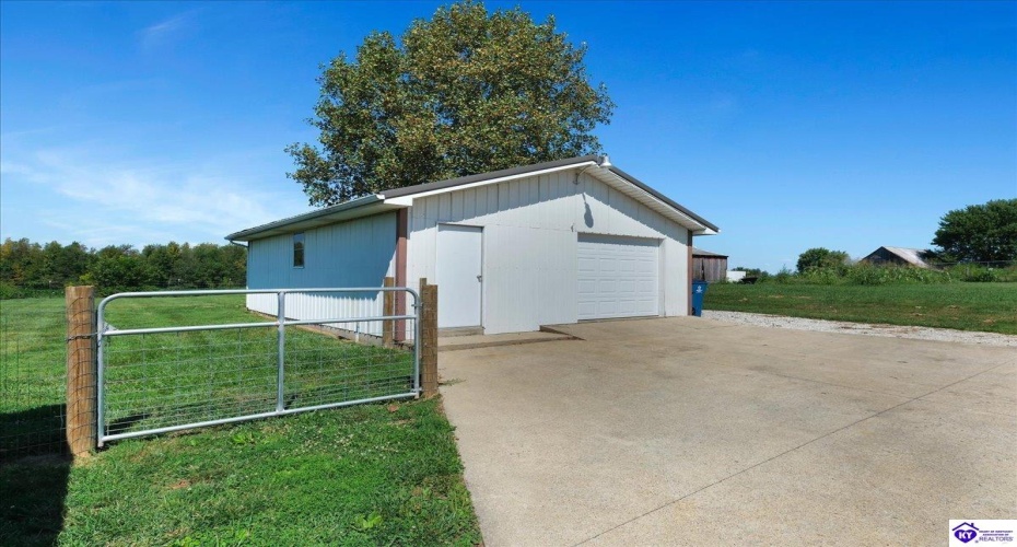 L and N Turnpike, Magnolia, Kentucky 42757, ,2 BathroomsBathrooms,For Sale,L and N Turnpike,HK24003467