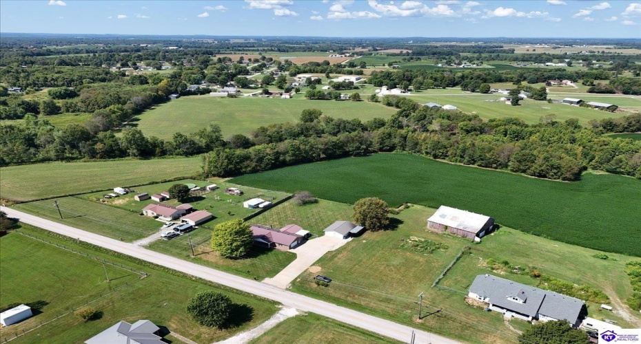 L and N Turnpike, Magnolia, Kentucky 42757, ,2 BathroomsBathrooms,For Sale,L and N Turnpike,HK24003467