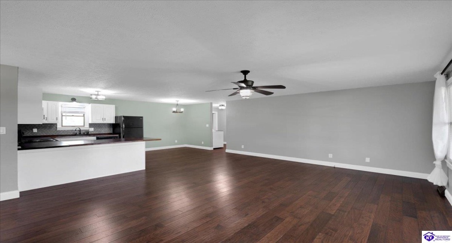 L and N Turnpike, Magnolia, Kentucky 42757, ,2 BathroomsBathrooms,For Sale,L and N Turnpike,HK24003467