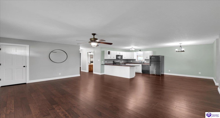 L and N Turnpike, Magnolia, Kentucky 42757, ,2 BathroomsBathrooms,For Sale,L and N Turnpike,HK24003467