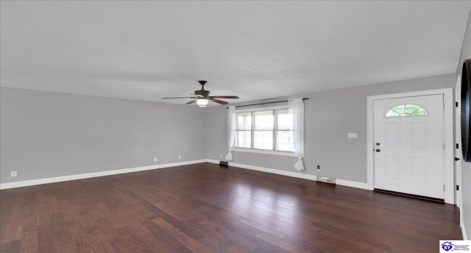 L and N Turnpike, Magnolia, Kentucky 42757, ,2 BathroomsBathrooms,For Sale,L and N Turnpike,HK24003467