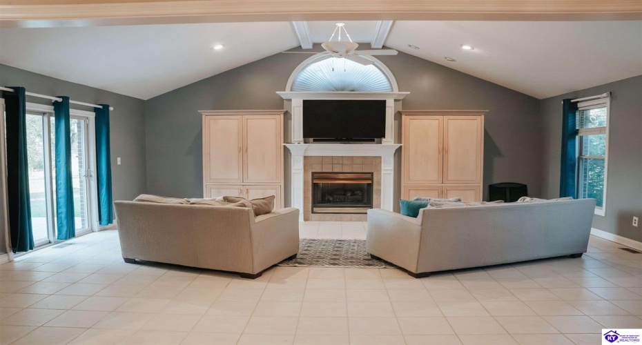 Park Lane, Elizabethtown, Kentucky 42701, ,3 BathroomsBathrooms,For Sale,Park Lane,HK24004318