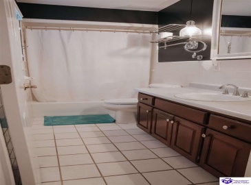 Park Lane, Elizabethtown, Kentucky 42701, ,3 BathroomsBathrooms,For Sale,Park Lane,HK24004318