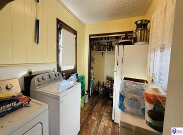 Hodgenville Road, Greensburg, Kentucky 42743, ,2 BathroomsBathrooms,For Sale,Hodgenville Road,HK24004366