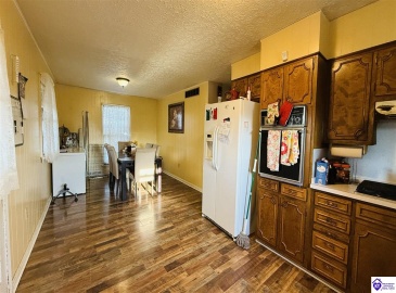 Hodgenville Road, Greensburg, Kentucky 42743, ,2 BathroomsBathrooms,For Sale,Hodgenville Road,HK24004366