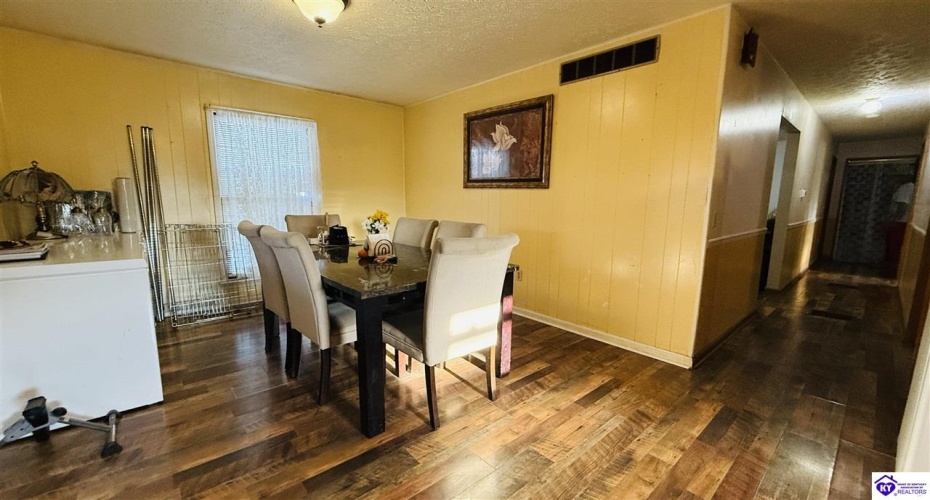 Hodgenville Road, Greensburg, Kentucky 42743, ,2 BathroomsBathrooms,For Sale,Hodgenville Road,HK24004366