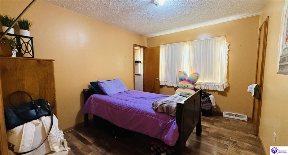 Hodgenville Road, Greensburg, Kentucky 42743, ,2 BathroomsBathrooms,For Sale,Hodgenville Road,HK24004366