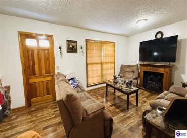 Hodgenville Road, Greensburg, Kentucky 42743, ,2 BathroomsBathrooms,For Sale,Hodgenville Road,HK24004366