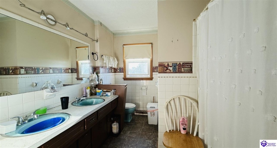 Hodgenville Road, Greensburg, Kentucky 42743, ,2 BathroomsBathrooms,For Sale,Hodgenville Road,HK24004366